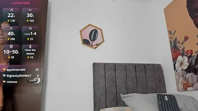 Snapshot of Dhalila_ chatting on September 2025 12:39:02 PM Dhalila online show from September 2025 12:39:02 PM