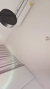 Snapshot of Dhalila_ chatting on October 2025 02:01:02 AM Dhalila online show from October 2025 02:01:02 AM