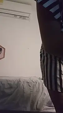 Snapshot of Dhalila_ chatting on October 2025 05:43:02 AM Dhalila online show from October 2025 05:43:02 AM