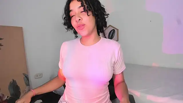 Snapshot of Dhalila_ chatting on October 2025 12:28:02 PM Dhalila online show from October 2025 12:28:02 PM