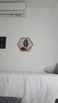 Snapshot of Dhalila_ chatting on October 2025 11:11:02 AM Dhalila online show from October 2025 11:11:02 AM