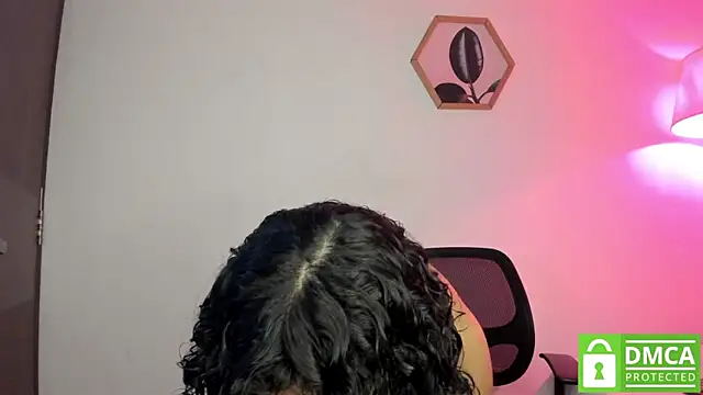 Snapshot of Dhalila_ chatting on November 2025 01:17:02 AM Dhalila online show from November 2025 01:17:02 AM