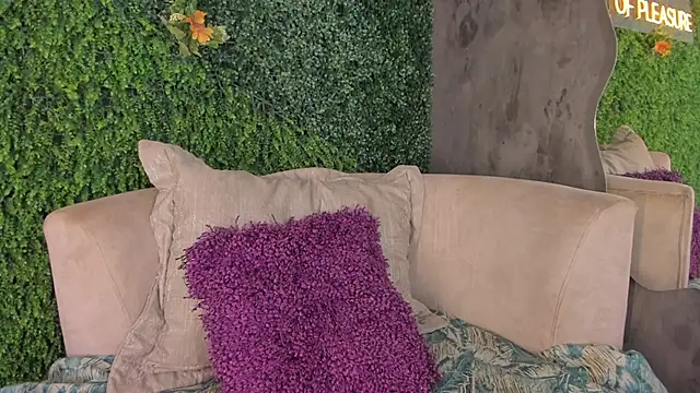 emmiily z online show from February 2025 02:04:01 AM