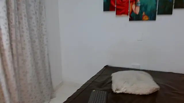 Snapshot of Selena_fox7 chatting on February 2025 11:22:01 PM Selena fox7 online show from February 2025 11:22:01 PM