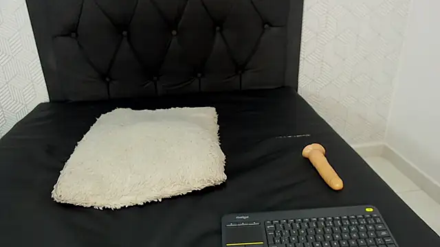 Snapshot of Selena_fox7 chatting on March 2025 05:49:02 AM Selena fox7 online show from March 2025 05:49:02 AM