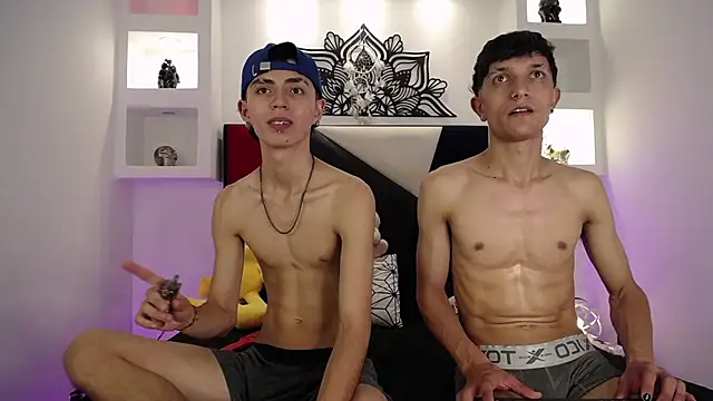 Snapshot of MaikyCooper chatting on February 2025 10:47:02 AM MaikyCooper online show from February 2025 10:47:02 AM