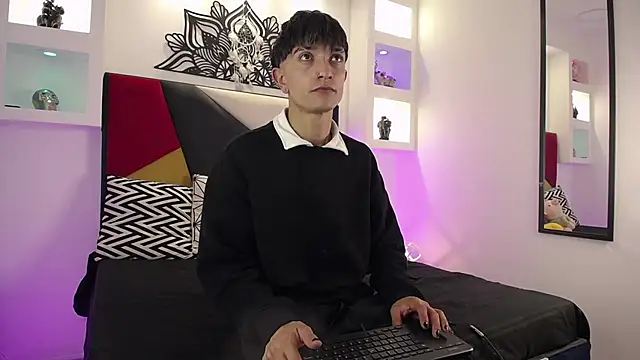 Snapshot of MaikyCooper chatting on March 2025 05:33:02 AM MaikyCooper online show from March 2025 05:33:02 AM