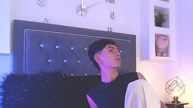 Snapshot of MaikyCooper chatting on March 2025 04:57:02 AM MaikyCooper online show from March 2025 04:57:02 AM