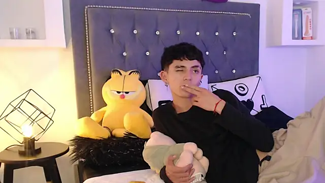 Snapshot of MaikyCooper chatting on March 2025 07:29:02 AM MaikyCooper online show from March 2025 07:29:02 AM