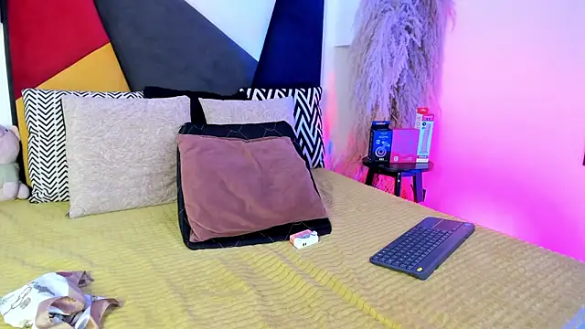 Snapshot of MaikyCooper chatting on November 2025 10:20:01 PM MaikyCooper online show from November 2025 10:20:01 PM