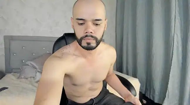 Snapshot of Luke_Diaz7 chatting on February 2025 01:44:01 AM Luke Diaz7 online show from February 2025 01:44:01 AM