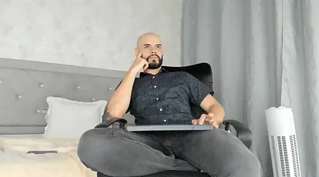 Snapshot of Luke_Diaz7 chatting on February 2025 03:12:02 AM Luke Diaz7 online show from February 2025 03:12:02 AM