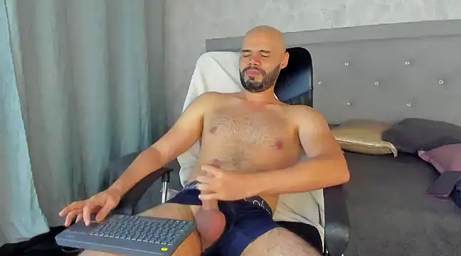 Snapshot of Luke_Diaz7 chatting on March 2025 06:48:02 AM Luke Diaz7 online show from March 2025 06:48:02 AM