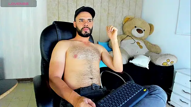 Snapshot of Luke_Diaz7 chatting on March 2025 11:20:01 PM Luke Diaz7 online show from March 2025 11:20:01 PM