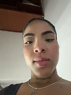 Maryybellax online show from April 2026 11:05:02 PM