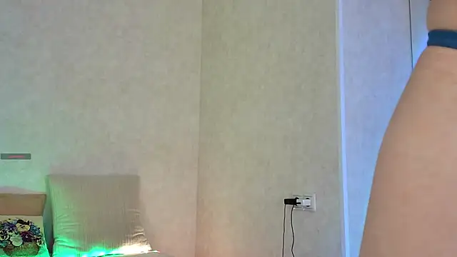 Roseaa online show from April 2026 01:57:02 PM