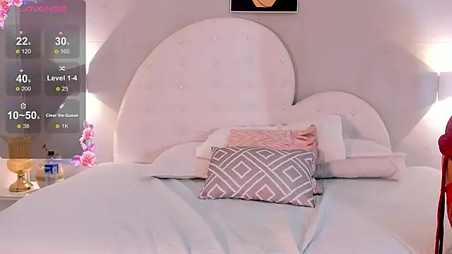 crisdegli  online show from February 2025 11:32:02 AM