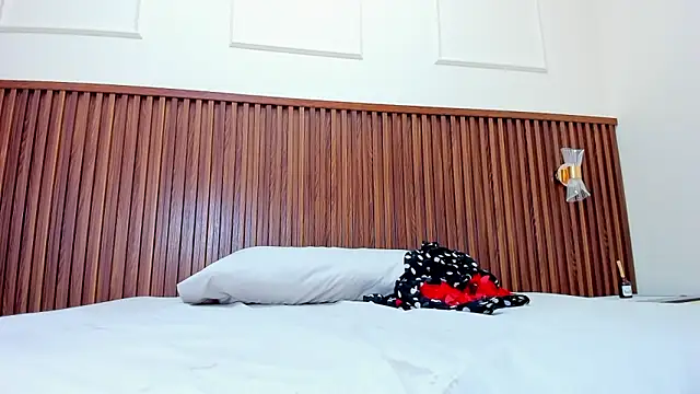 MELINAMARTINS online show from February 2025 07:47:01 PM