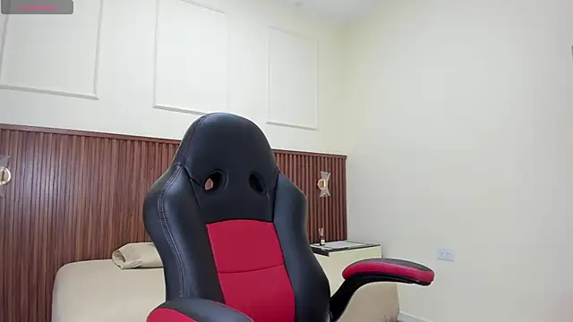 MELINAMARTINS online show from September 2025 07:29:01 PM