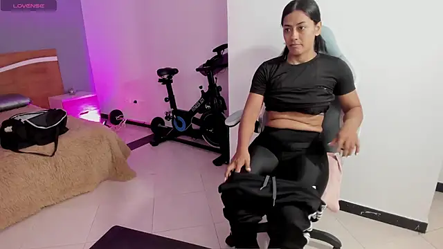 Snapshot of cristal_crossfitx chatting on May 2026 10:20:02 AM cristal crossfitx online show from May 2026 10:20:02 AM