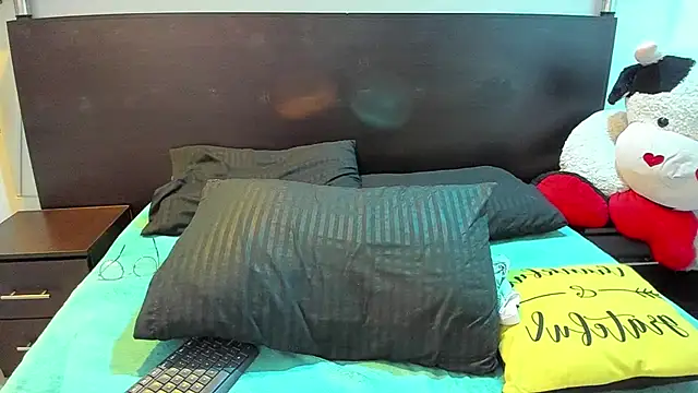 Snapshot of Marii_18 chatting on March 2025 07:01:02 AM Marii 18 online show from March 2025 07:01:02 AM