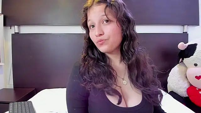 Snapshot of Marii_18 chatting on March 2025 07:04:02 AM Marii 18 online show from March 2025 07:04:02 AM