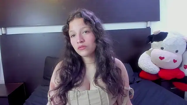 Snapshot of Marii_18 chatting on March 2025 03:45:01 AM Marii 18 online show from March 2025 03:45:01 AM