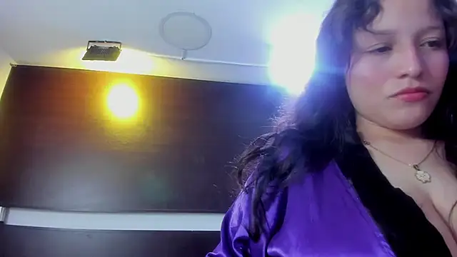 Snapshot of Marii_18 chatting on March 2025 06:52:02 AM Marii 18 online show from March 2025 06:52:02 AM