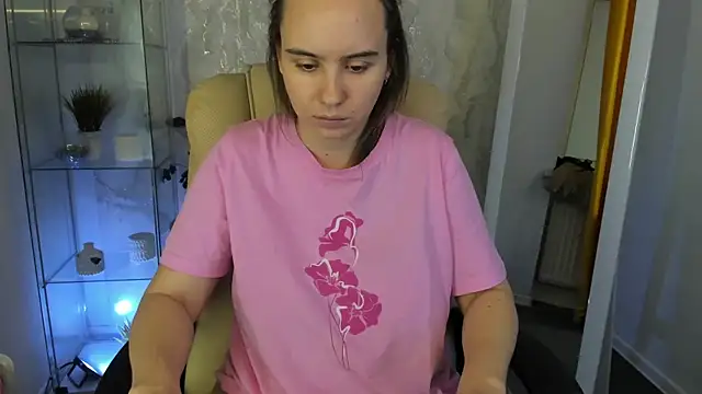 Snapshot of Lika_0ne chatting on December 2025 12:14:01 PM Lika 0ne online show from December 2025 12:14:01 PM