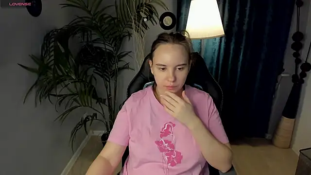 Snapshot of Lika_0ne chatting on December 2025 12:10:01 PM Lika 0ne online show from December 2025 12:10:01 PM