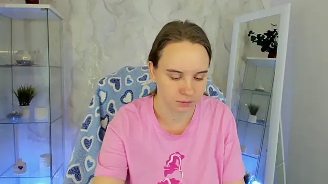 Snapshot of Lika_0ne chatting on December 2025 12:23:02 PM Lika 0ne online show from December 2025 12:23:02 PM