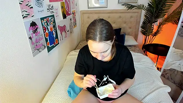 Snapshot of Lika_0ne chatting on February 2026 12:23:02 PM Lika 0ne online show from February 2026 12:23:02 PM