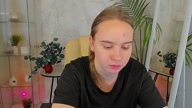 Snapshot of Lika_0ne chatting on February 2026 12:12:01 PM Lika 0ne online show from February 2026 12:12:01 PM