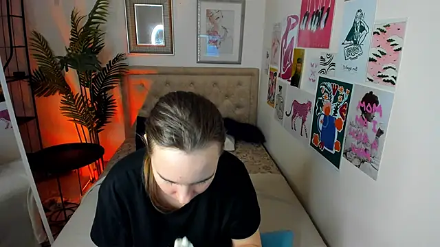 Snapshot of Lika_0ne chatting on February 2026 12:06:01 PM Lika 0ne online show from February 2026 12:06:01 PM