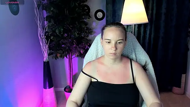 Snapshot of Lika_0ne chatting on June 2026 11:52:01 AM Lika 0ne online show from June 2026 11:52:01 AM