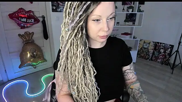 HoneySallyMoore online show from May 2026 10:32:01 AM