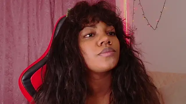 Daphnewalker   online show from December 2025 11:12:01 PM