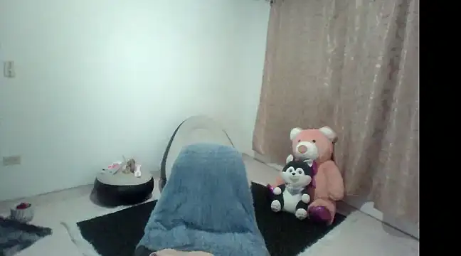 Hanna latinaa online show from March 2025 12:04:02 AM