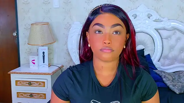 Snapshot of TianahGlow chatting on November 2025 08:30:01 PM TianahGlow online show from November 2025 08:30:01 PM