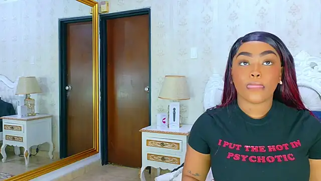 Snapshot of TianahGlow chatting on November 2025 08:20:01 PM TianahGlow online show from November 2025 08:20:01 PM