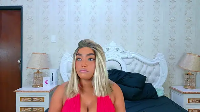 Snapshot of TianahGlow chatting on November 2025 08:40:01 PM TianahGlow online show from November 2025 08:40:01 PM