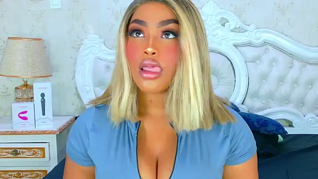 Snapshot of TianahGlow chatting on November 2025 09:03:02 PM TianahGlow online show from November 2025 09:03:02 PM