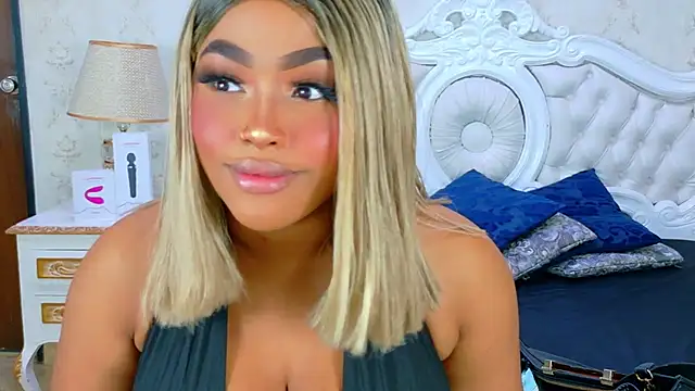 Snapshot of TianahGlow chatting on November 2025 08:33:02 PM TianahGlow online show from November 2025 08:33:02 PM