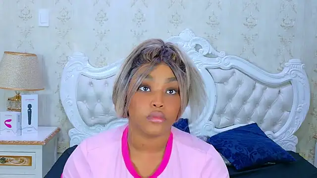 Snapshot of TianahGlow chatting on November 2025 09:06:01 PM TianahGlow online show from November 2025 09:06:01 PM