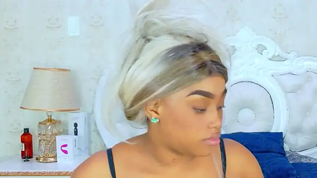 Snapshot of TianahGlow chatting on December 2025 09:23:02 PM TianahGlow online show from December 2025 09:23:02 PM