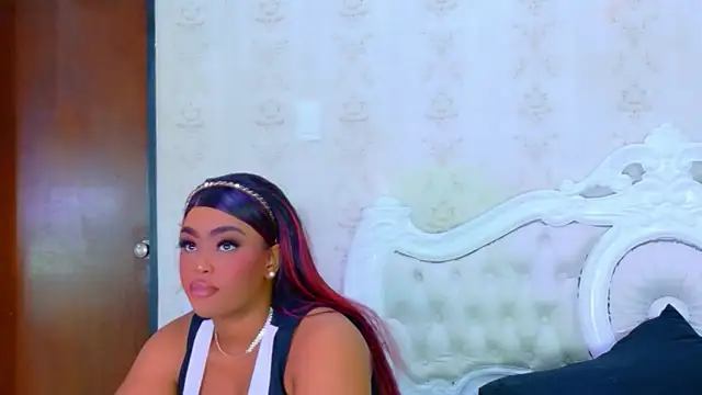 Snapshot of TianahGlow chatting on December 2025 08:38:02 PM TianahGlow online show from December 2025 08:38:02 PM