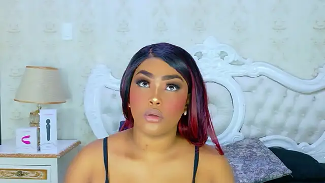 Snapshot of TianahGlow chatting on December 2025 08:50:02 PM TianahGlow online show from December 2025 08:50:02 PM