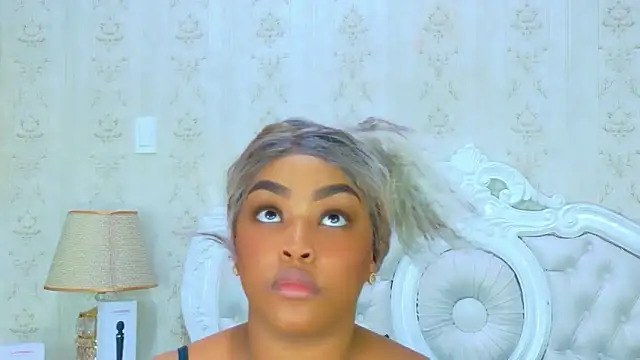 Snapshot of TianahGlow chatting on January 2026 08:34:02 PM TianahGlow online show from January 2026 08:34:02 PM