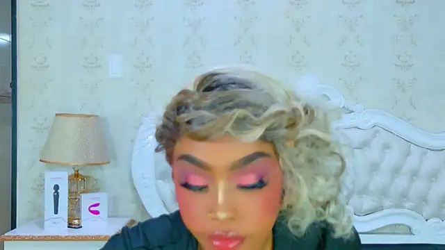 Snapshot of TianahGlow chatting on February 2026 06:48:01 PM TianahGlow online show from February 2026 06:48:01 PM