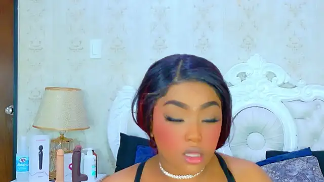 Snapshot of TianahGlow chatting on February 2026 05:20:01 PM TianahGlow online show from February 2026 05:20:01 PM